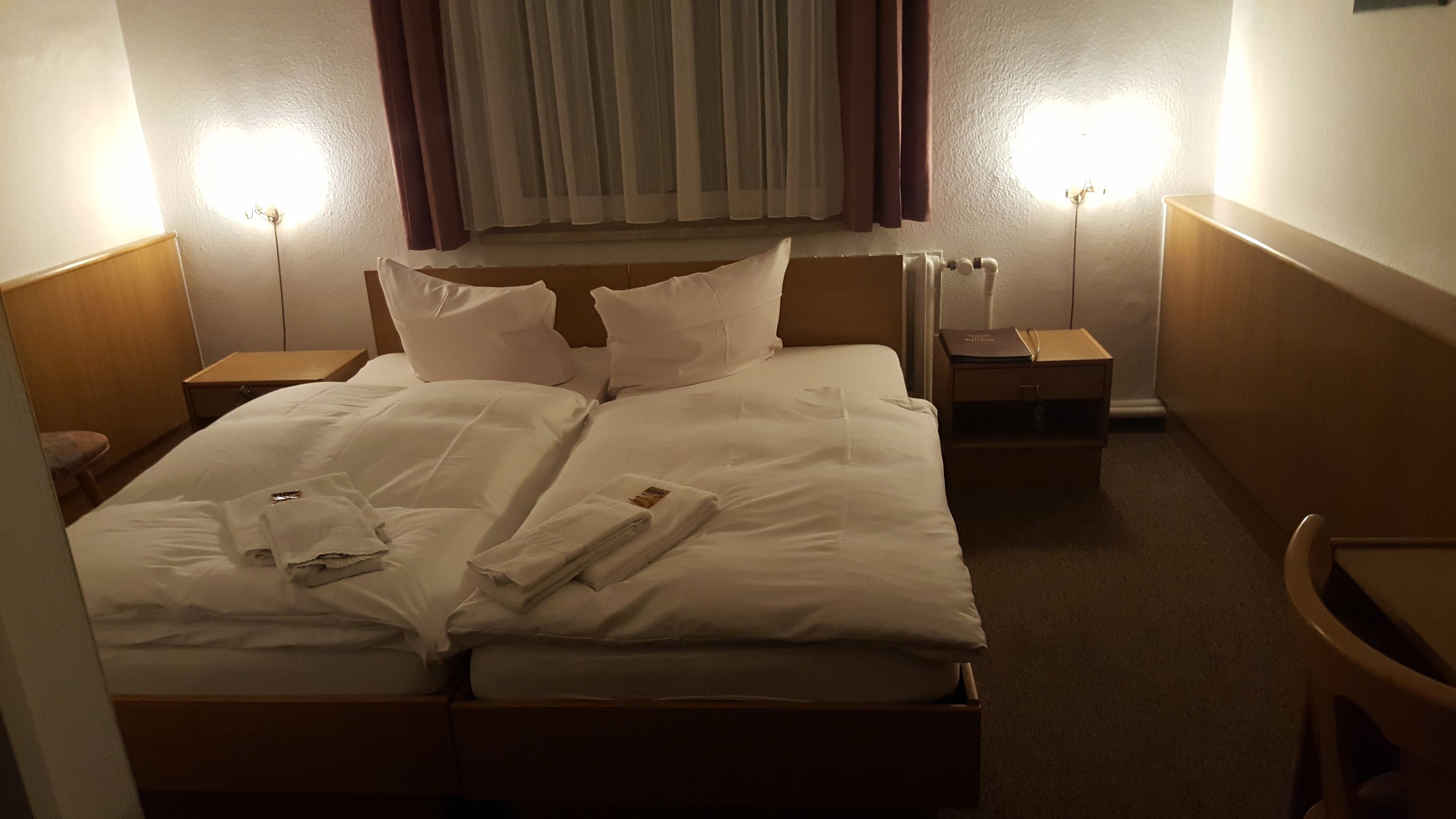 double room | desk, rollaway beds, free wifi, bed sheets