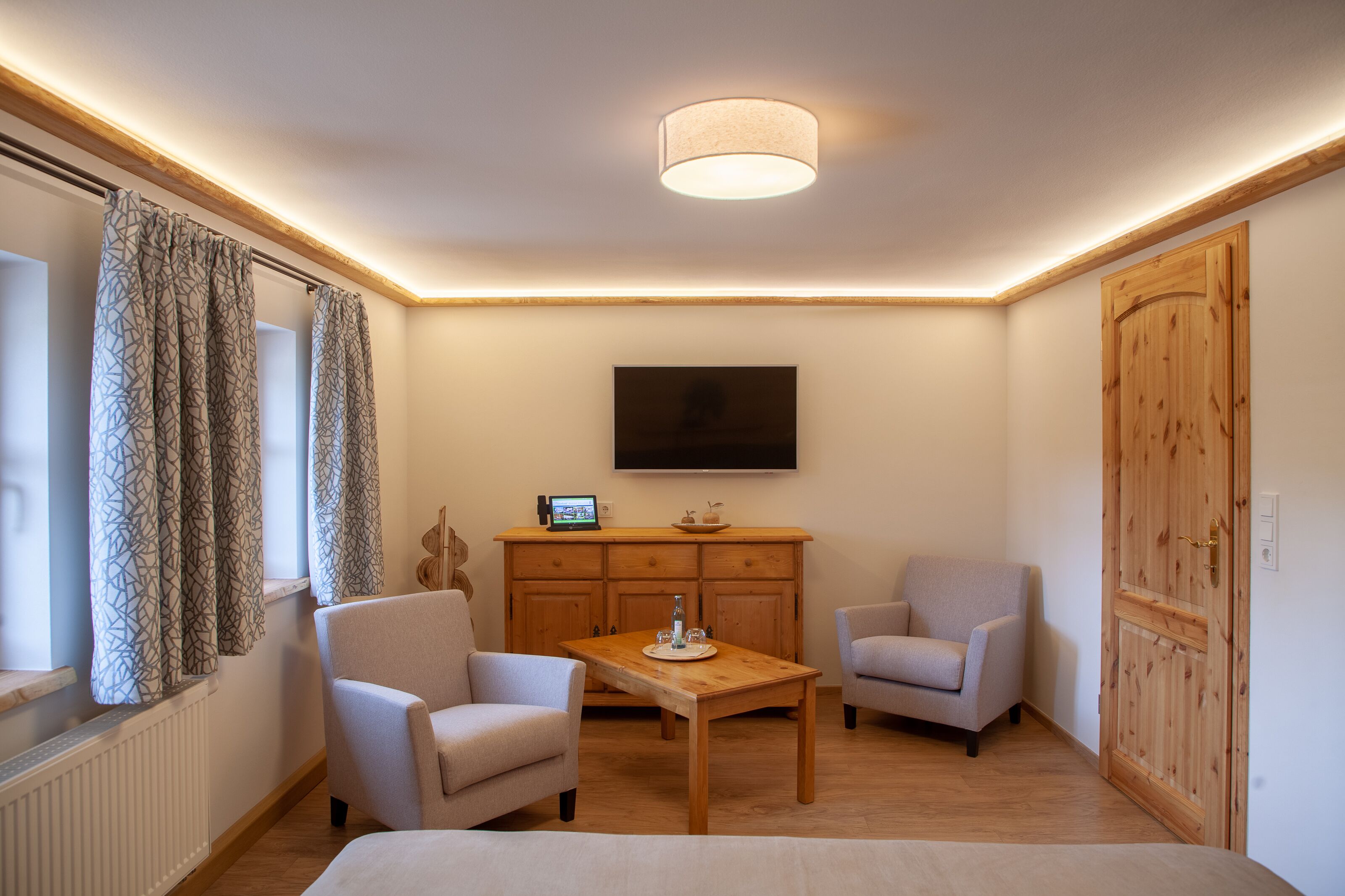 double room | premium bedding, in-room safe, desk, laptop workspace