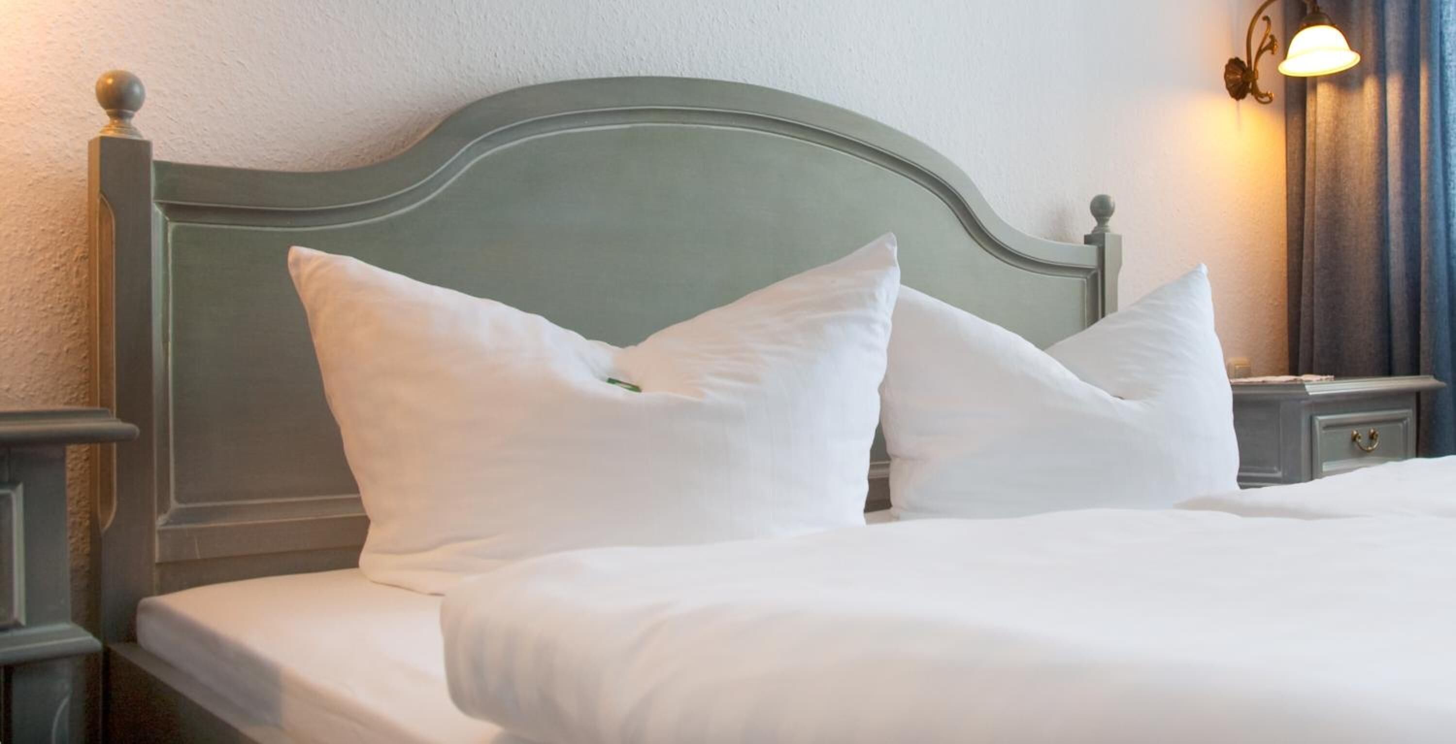 hypo-allergenic bedding, in-room safe, free cots/infant beds