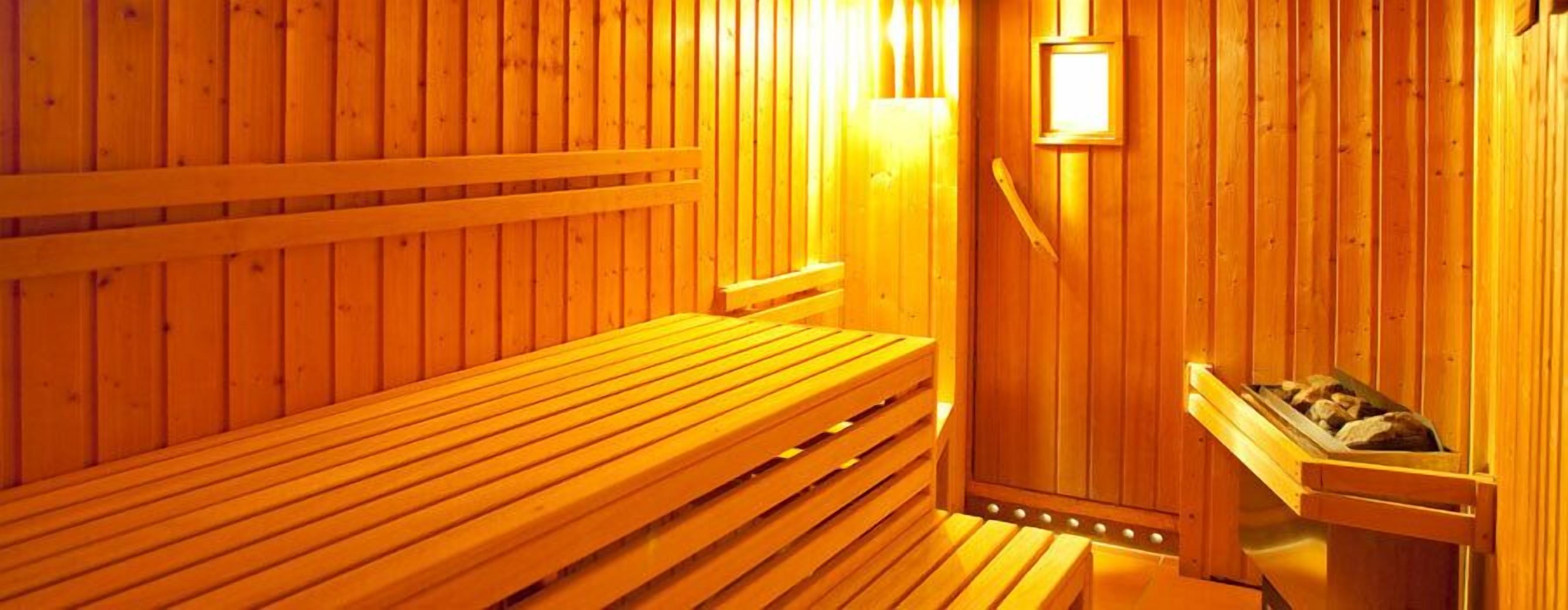 1 treatment room, massages