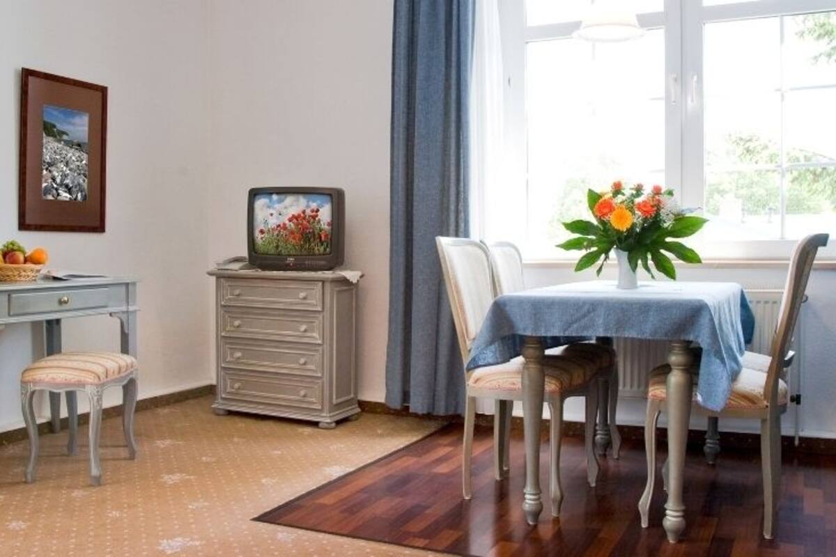 Suite, Kitchenette | In-room dining