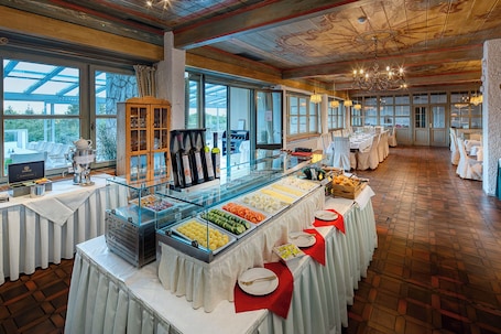 Daily buffet breakfast (EUR 18.00 per person)