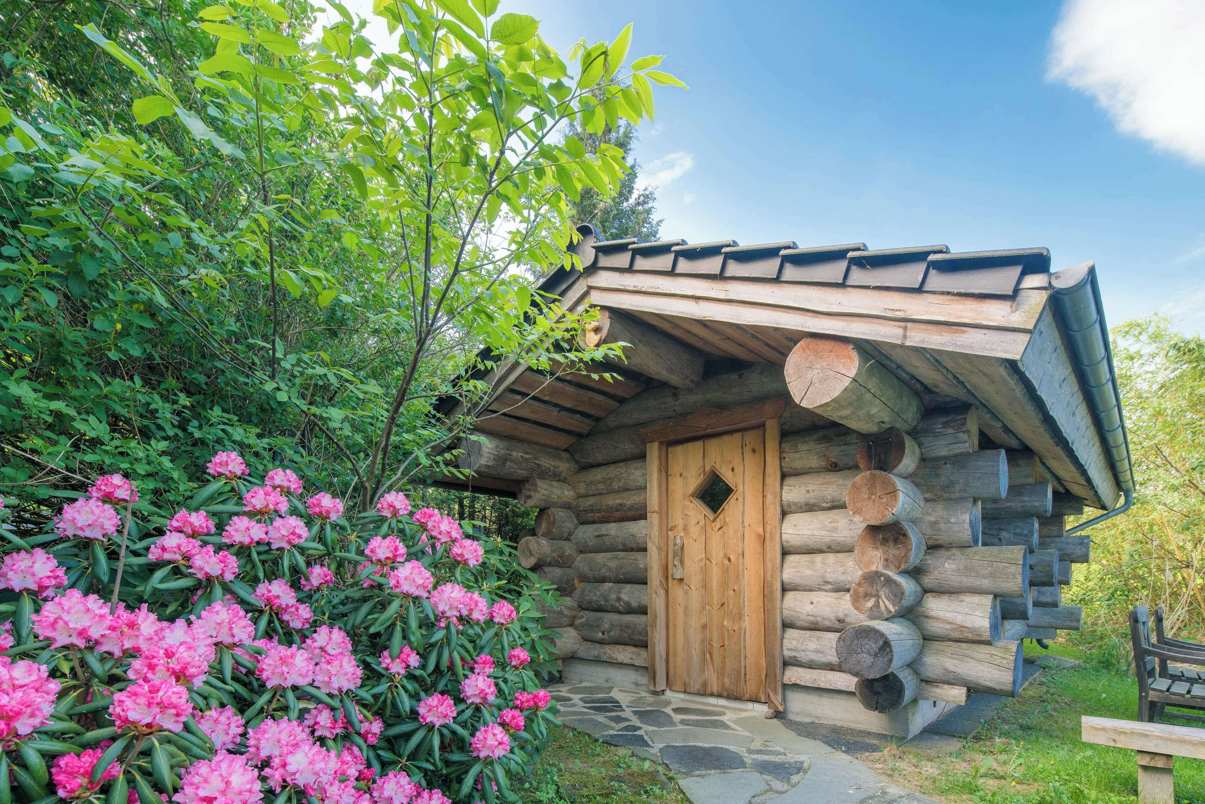 Sauna, body treatments, aromatherapy, hot stone massages