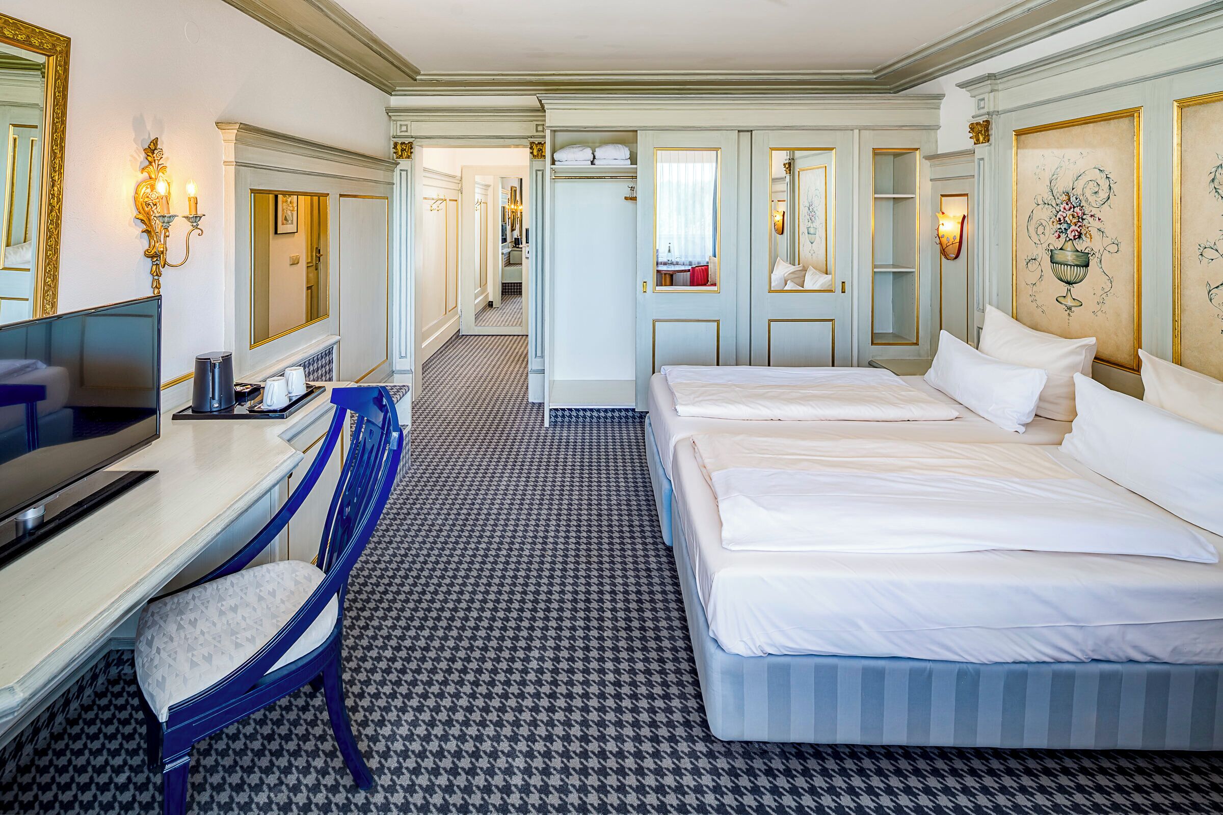 standard room, 1 double bed, balcony, valley view (walk-in shower) | in-room safe, desk, cots/infant beds, rollaway beds