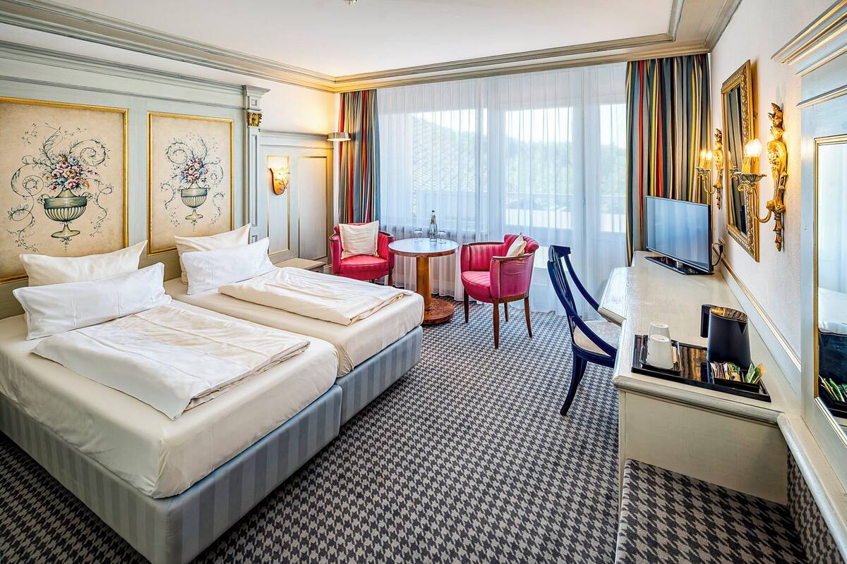 standard room, 1 double bed, balcony, valley view (walk-in shower) | in-room safe, desk, cots/infant beds, rollaway beds