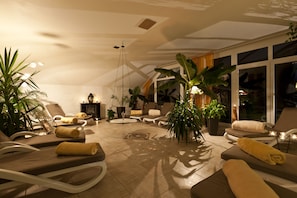 Sauna, body treatments, aromatherapy, hot stone massages