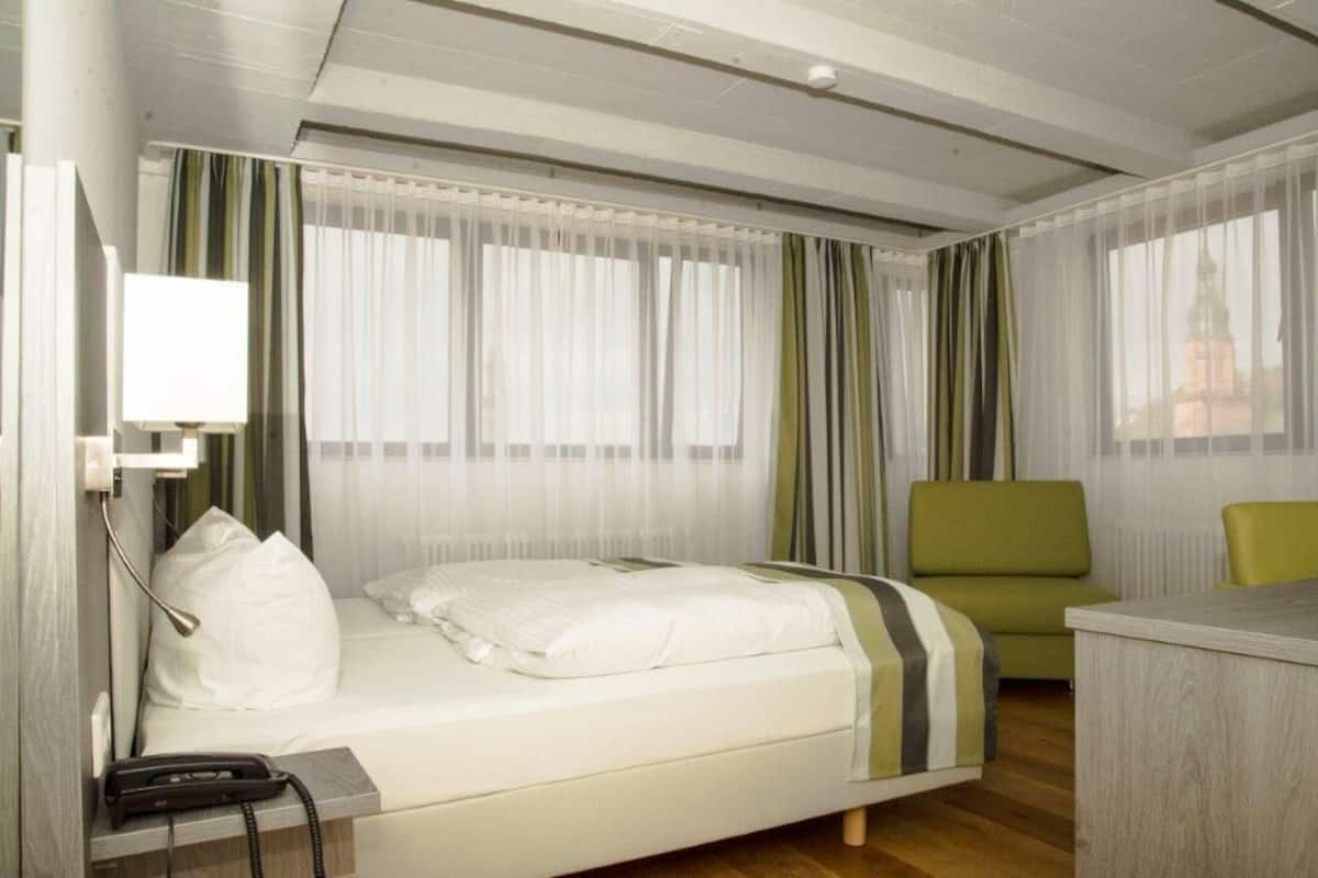 Hypo-allergenic bedding available, minibar, desk, laptop workspace