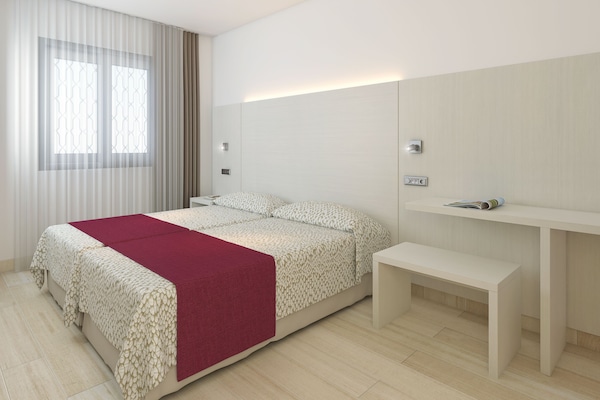 Apartemen, 1 kamar tidur | 1 kamar tidur, brankas, tirai kedap cahaya, dan setrika/meja setrika