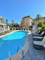 2 piscinas al aire libre, sillones reclinables de piscina