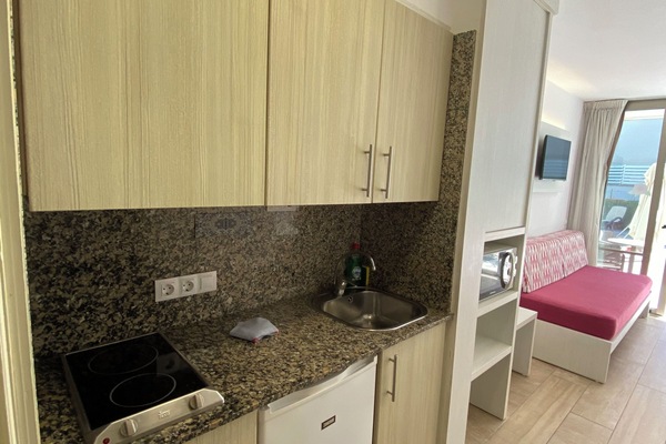 Apartment, 1 Bedroom | Dapur peribadi | Pembancuh kopi/teh, peti sejuk/penyejuk beku saiz penuh