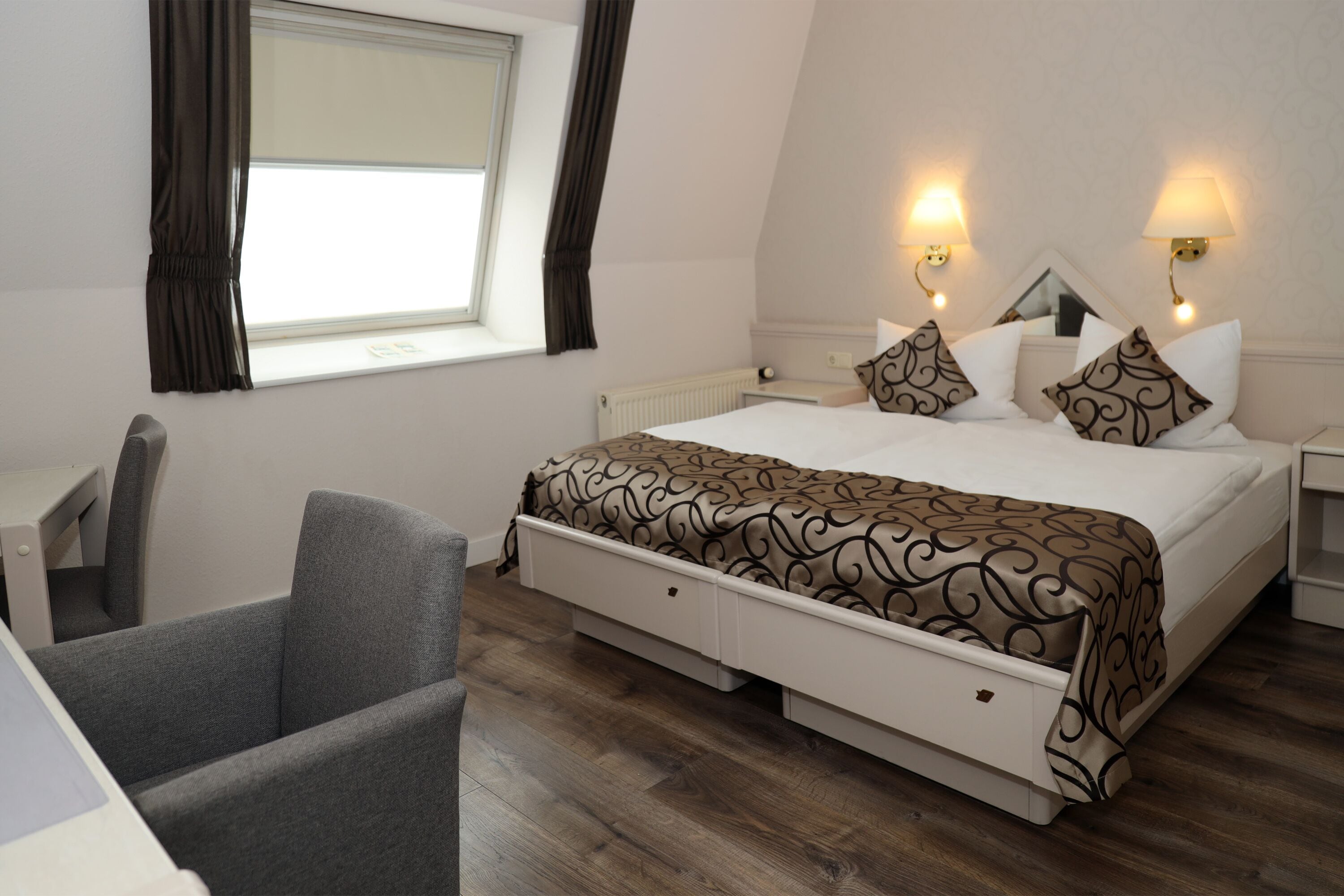 double room | egyptian cotton sheets, premium bedding, soundproofing, cots/infant beds