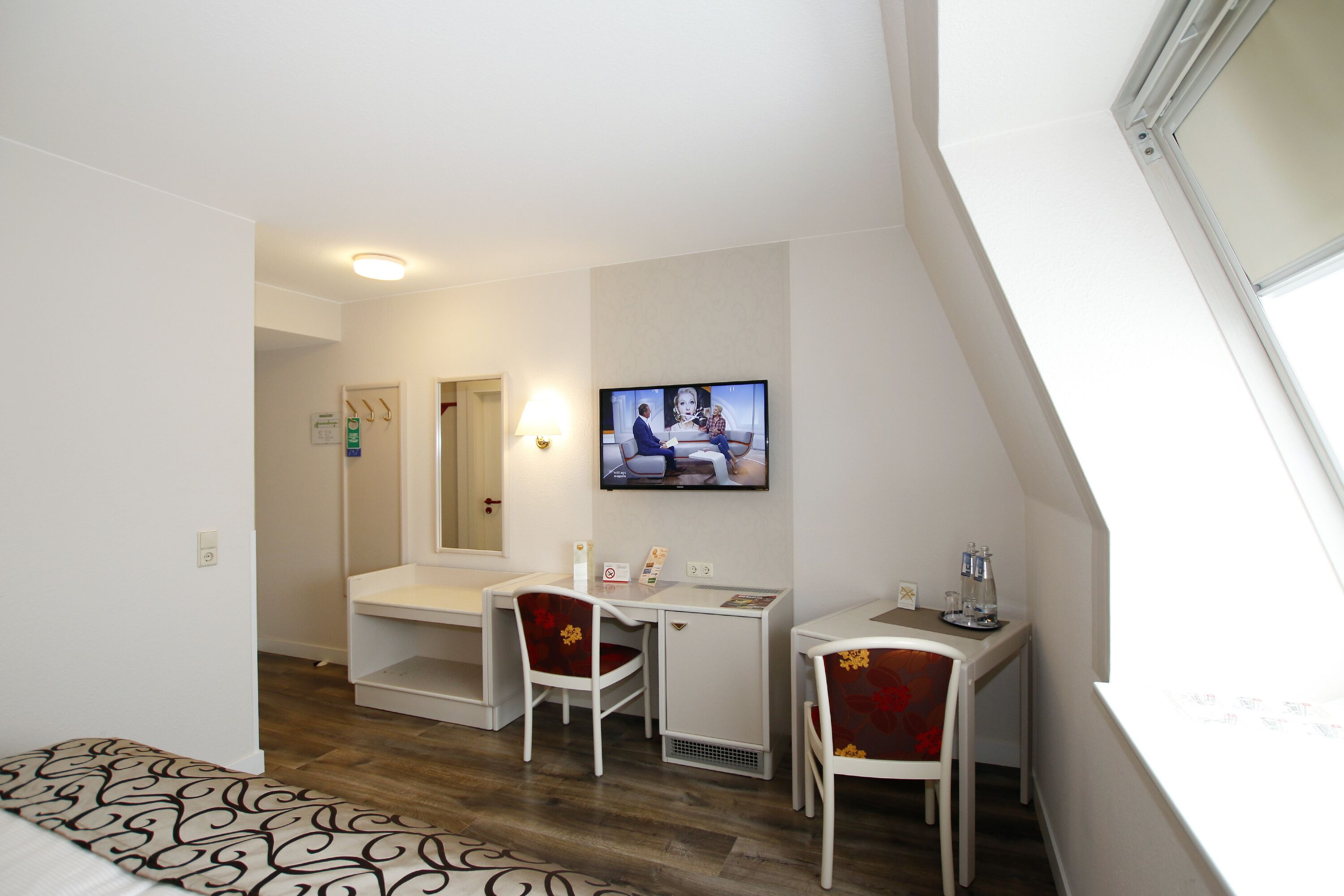 egyptian cotton sheets, premium bedding, soundproofing, cots/infant beds