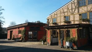 A traditional building with a reception area and a separate entrance. - Historische Wassermühle (Birgel)