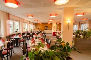 Breakfast, lunch, dinner served; Regional cuisine  - IN VIA Hotel (Paderborn)