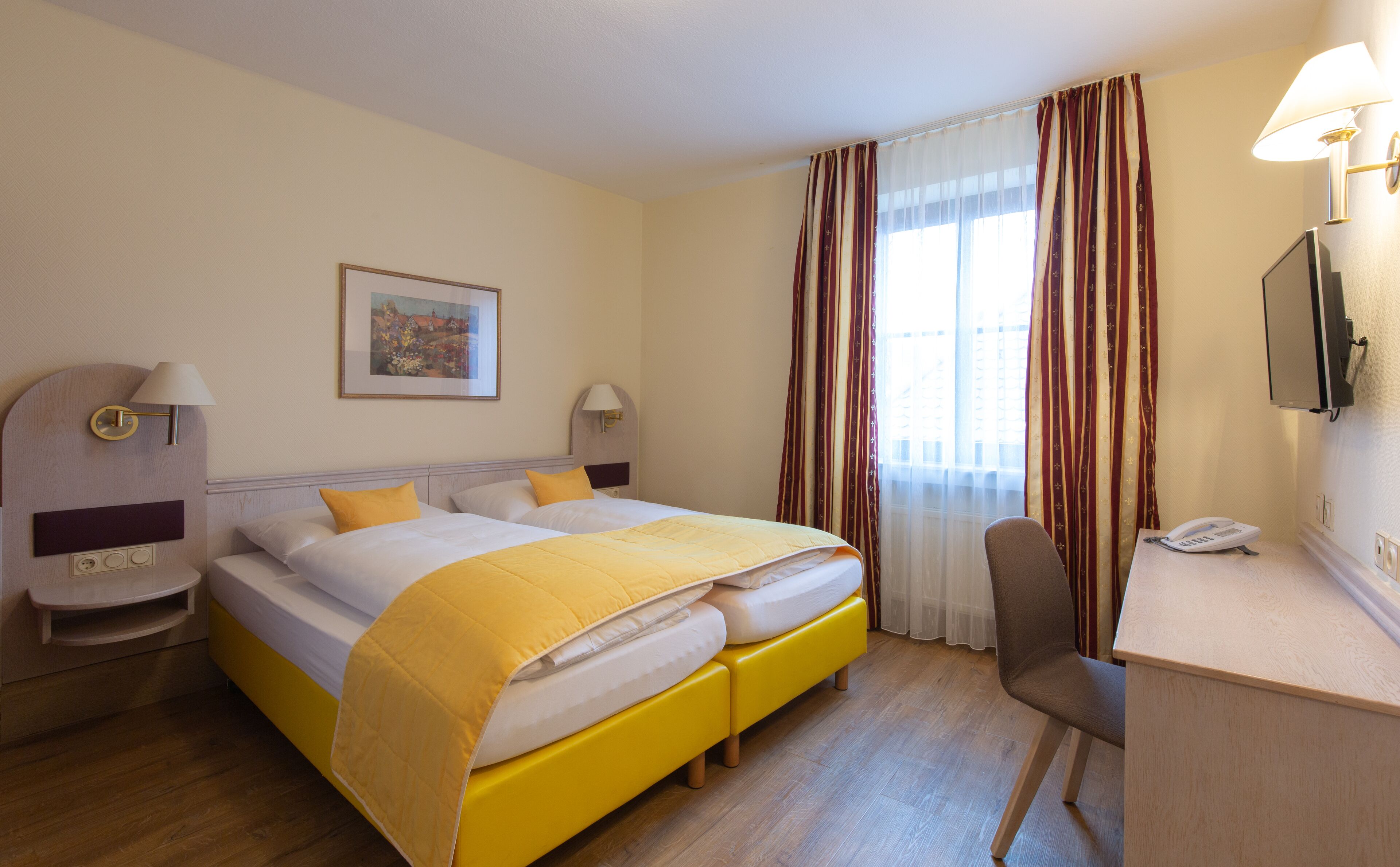 triple room | 1 bedroom, hypo-allergenic bedding, minibar, desk