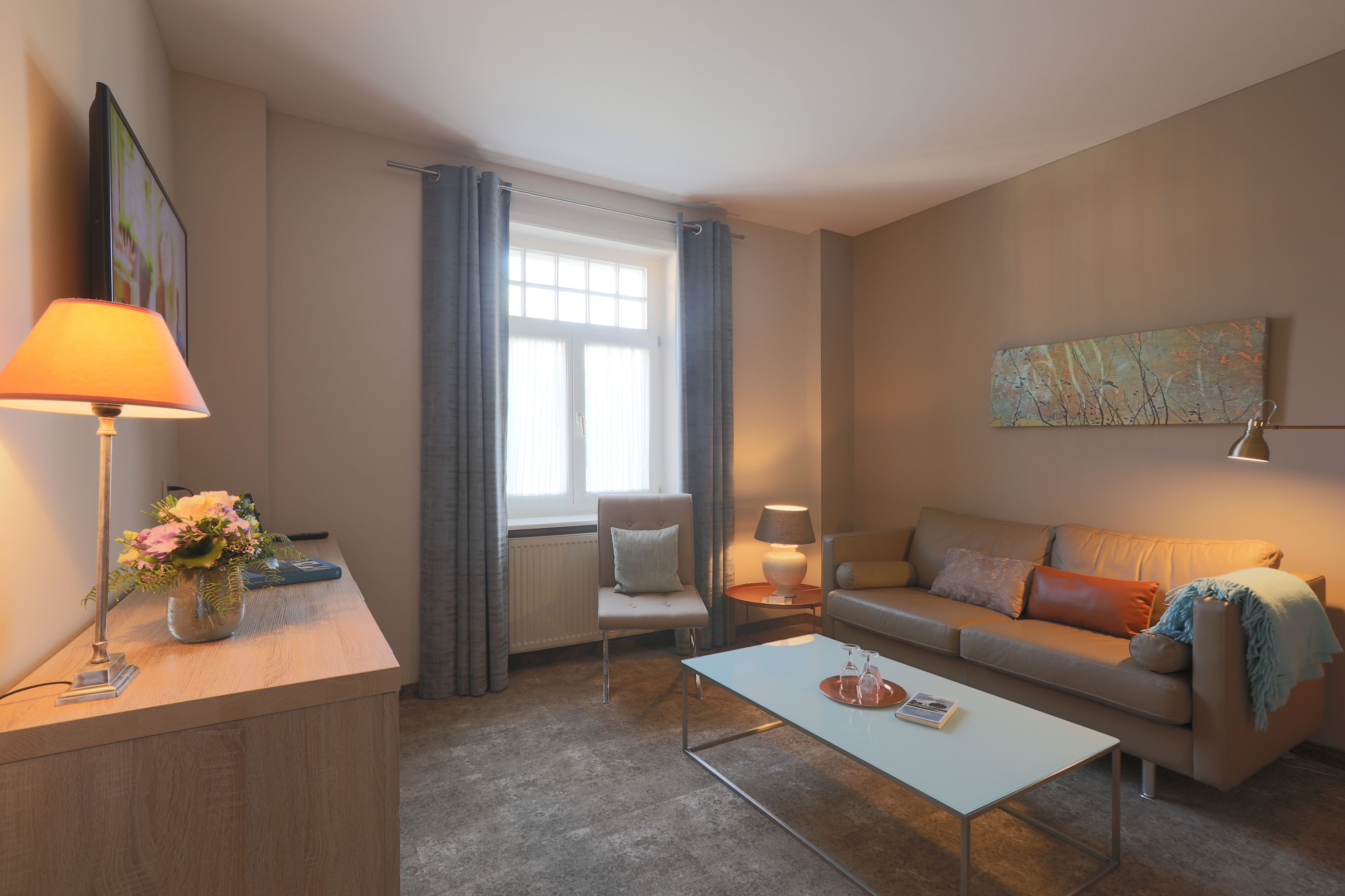 Suite | Hypo-allergenic bedding, minibar, in-room safe, desk