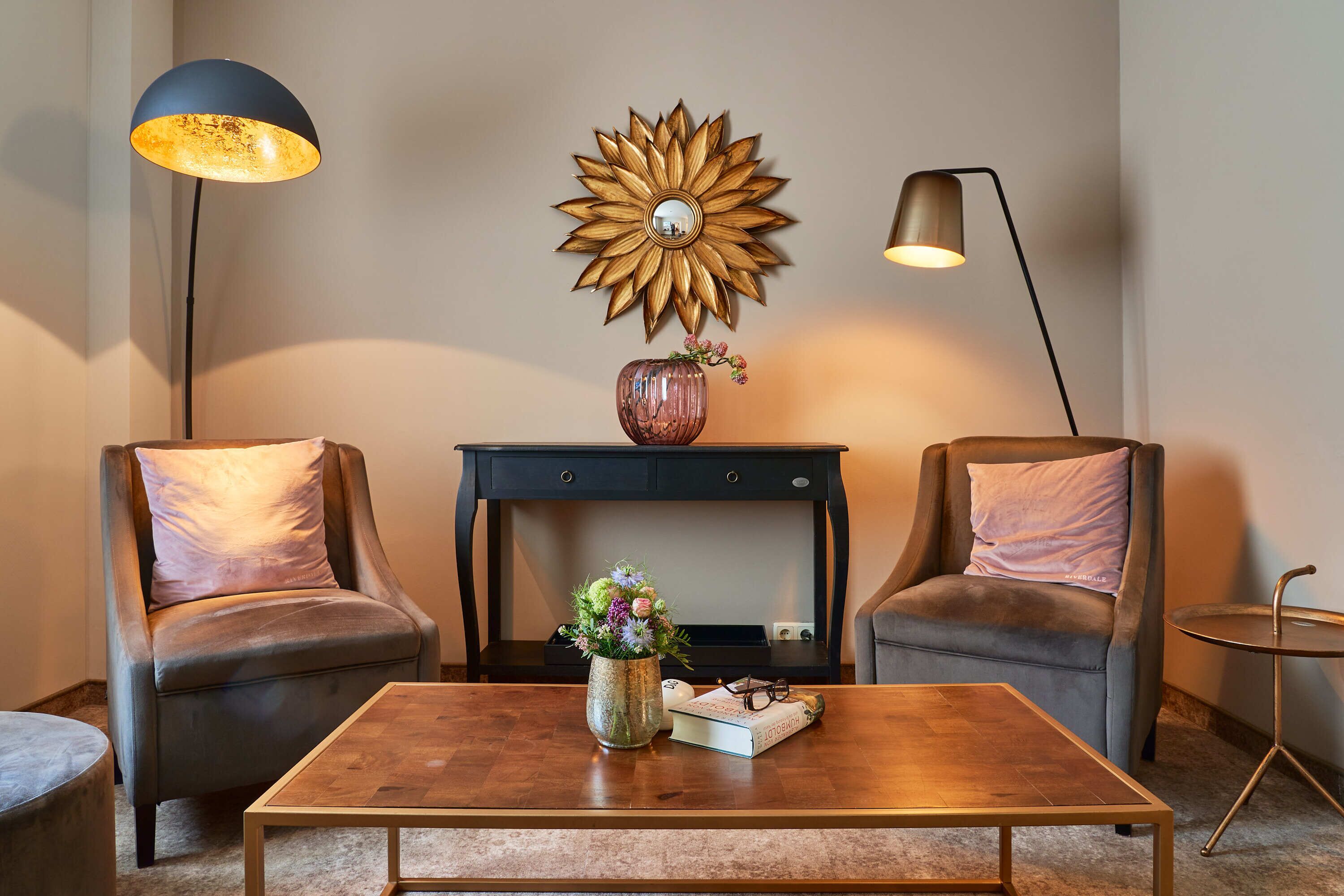 suite | living area | 32-inch flat-screen tv with cable channels, tv