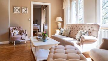 Lejlighed (20) | Opholdsområde | 32-tommers fladskærms-tv med kabelkanaler, tv