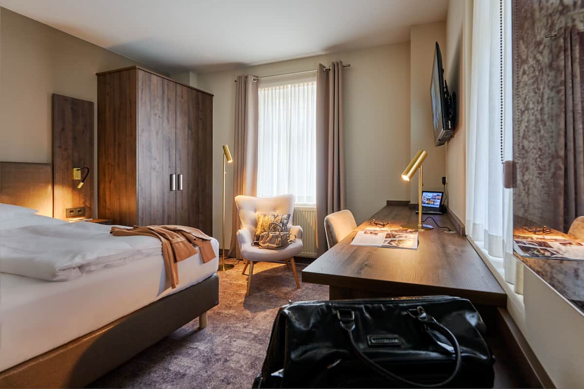 classic single room | 1 bedroom, hypo-allergenic bedding, minibar, in-room safe