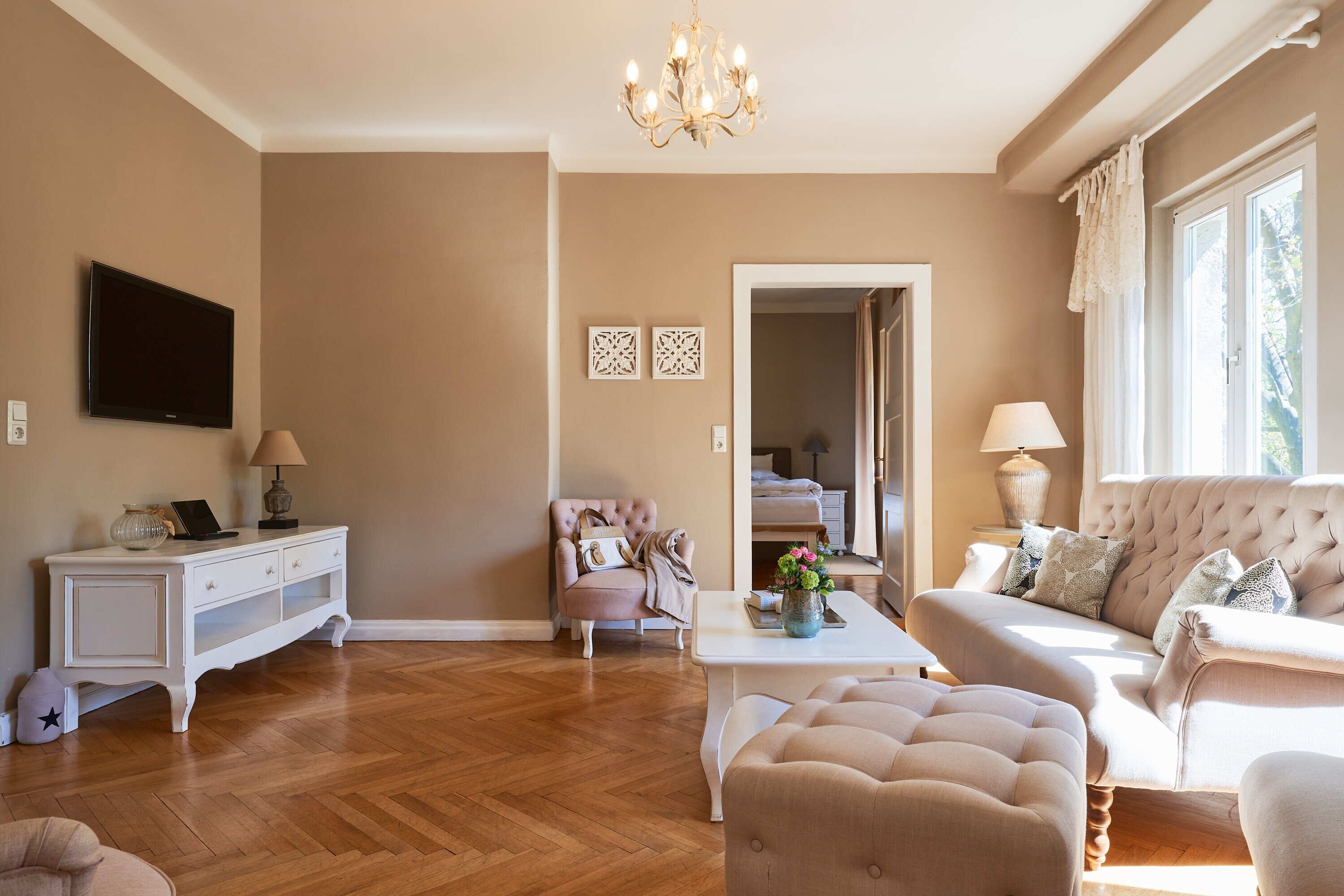 apartment (20) | living area | 32-inch flat-screen tv with cable channels, tv