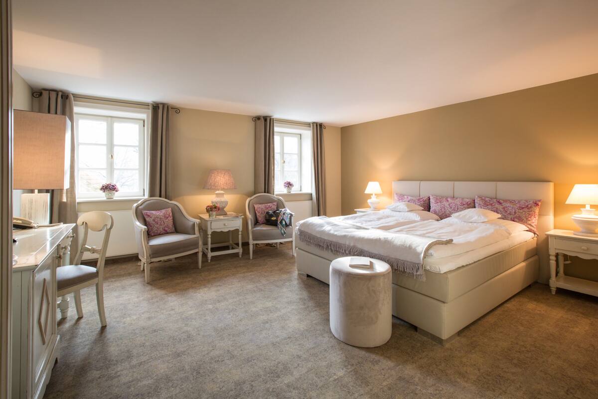 Comfort Double Room | Hypo-allergenic bedding, minibar, in-room safe, desk