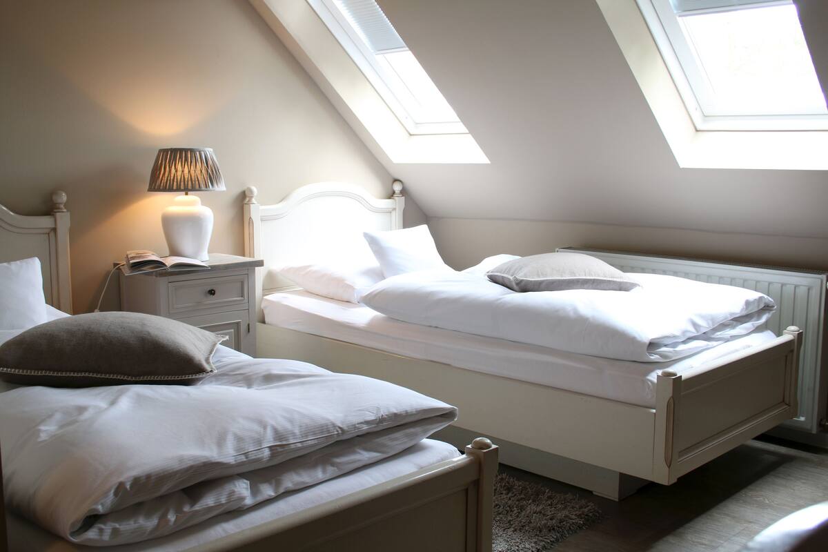 Apartment (36) | Hypo-allergenic bedding, minibar, in-room safe, desk