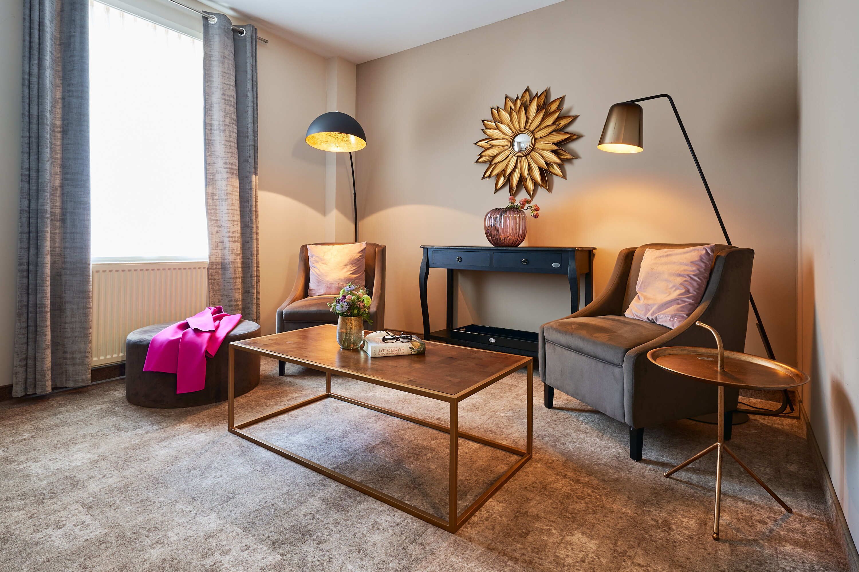 suite | living area | 32-inch flat-screen tv with cable channels, tv