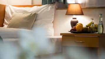 Single Room | Desk, iron/ironing board, free cribs/infant beds, free WiFi