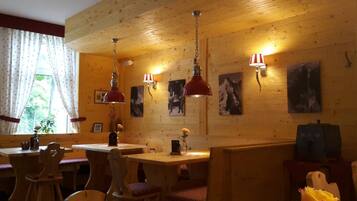 PÀivittÀinen buffetaamiainen (9.00 EUR per henkilö)