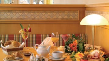 Daily buffet breakfast for a fee
