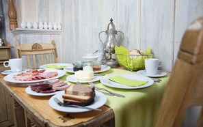 Free daily buffet breakfast