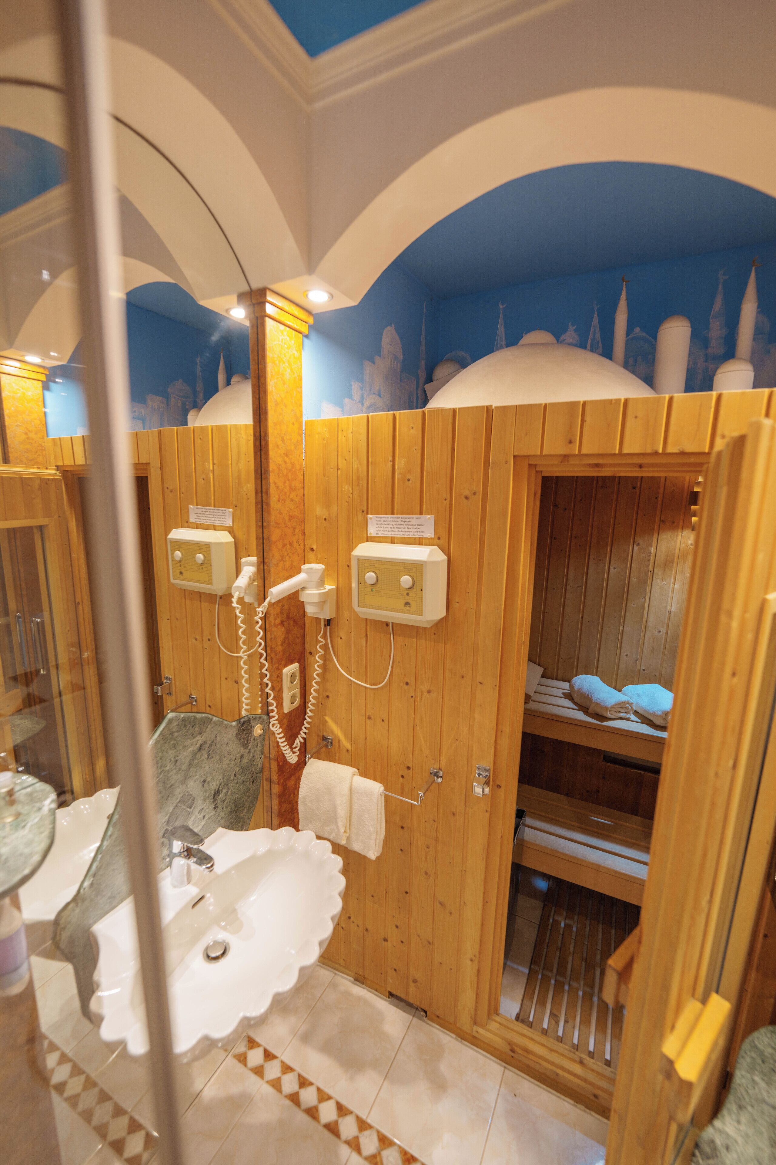 Secador de pelo, toallas