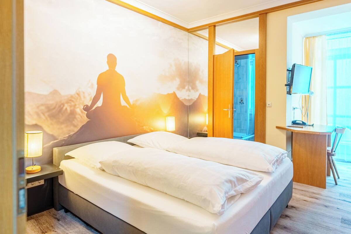 hypo-allergenic bedding, in-room safe, individually decorated