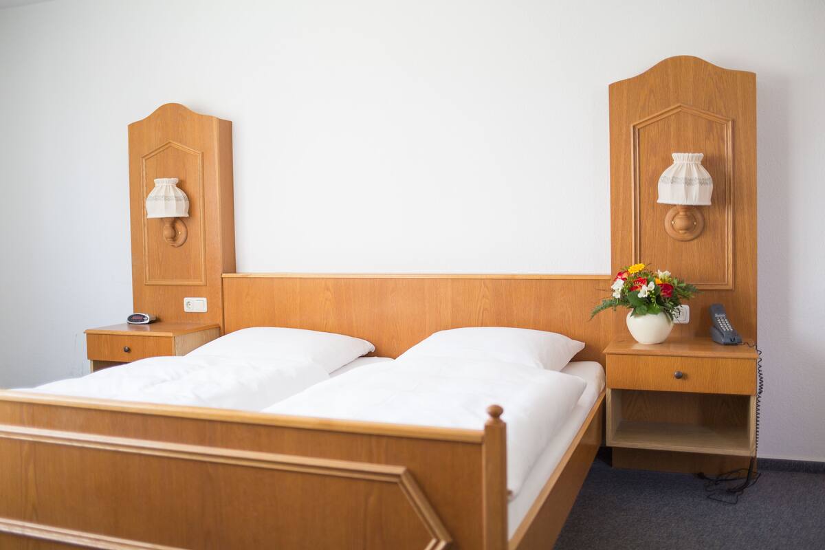 Double Room | Peti besi dalam bilik, meja, ruang kerja komputer riba, Wi-fi percuma