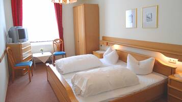 Double Room, Private Bathroom | Iron/ironing board, bed sheets