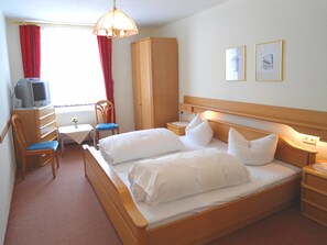 Chambre double, salle de bain privée | Literie hypoallergénique, fer et planche à repasser, literie fournie