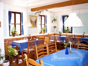 Frokost, lunsj og middag serveres