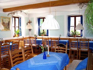 Frokost, lunsj og middag serveres, regionale retter 