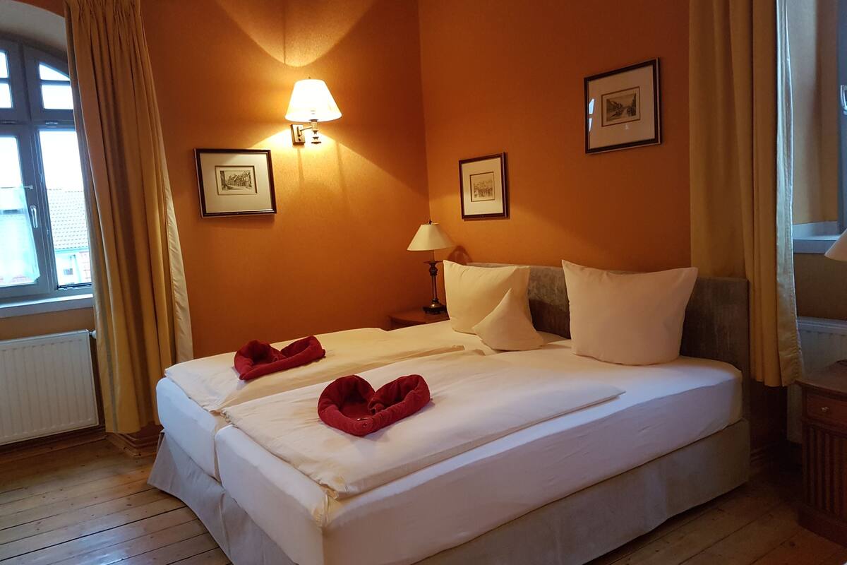 individually decorated, individually furnished, desk