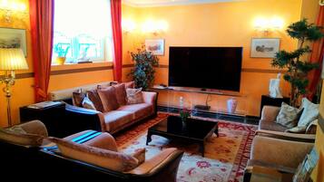 Coin salon dans le hall