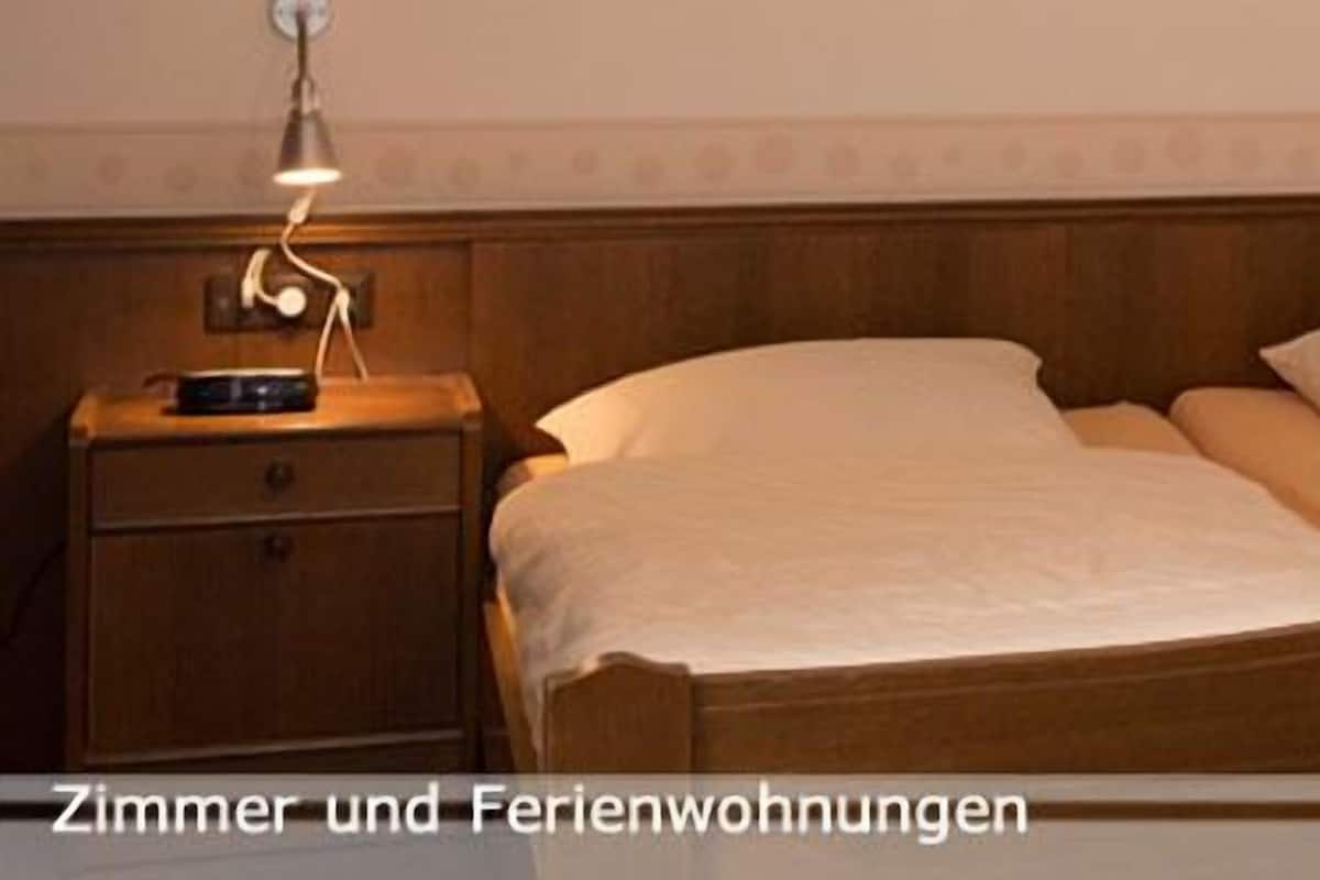 Basic Double Room | 1 bedroom, in-room safe, desk, laptop workspace