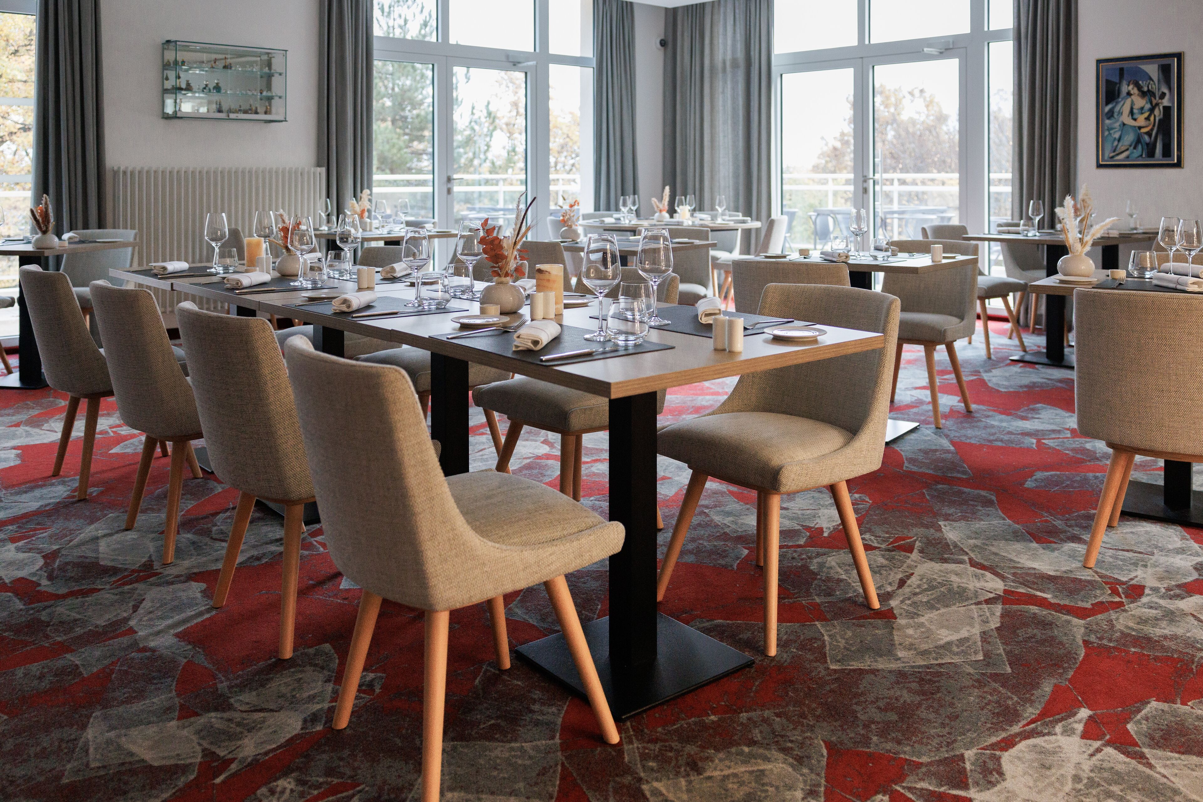 breakfast, dinner served; french cuisine, garden views