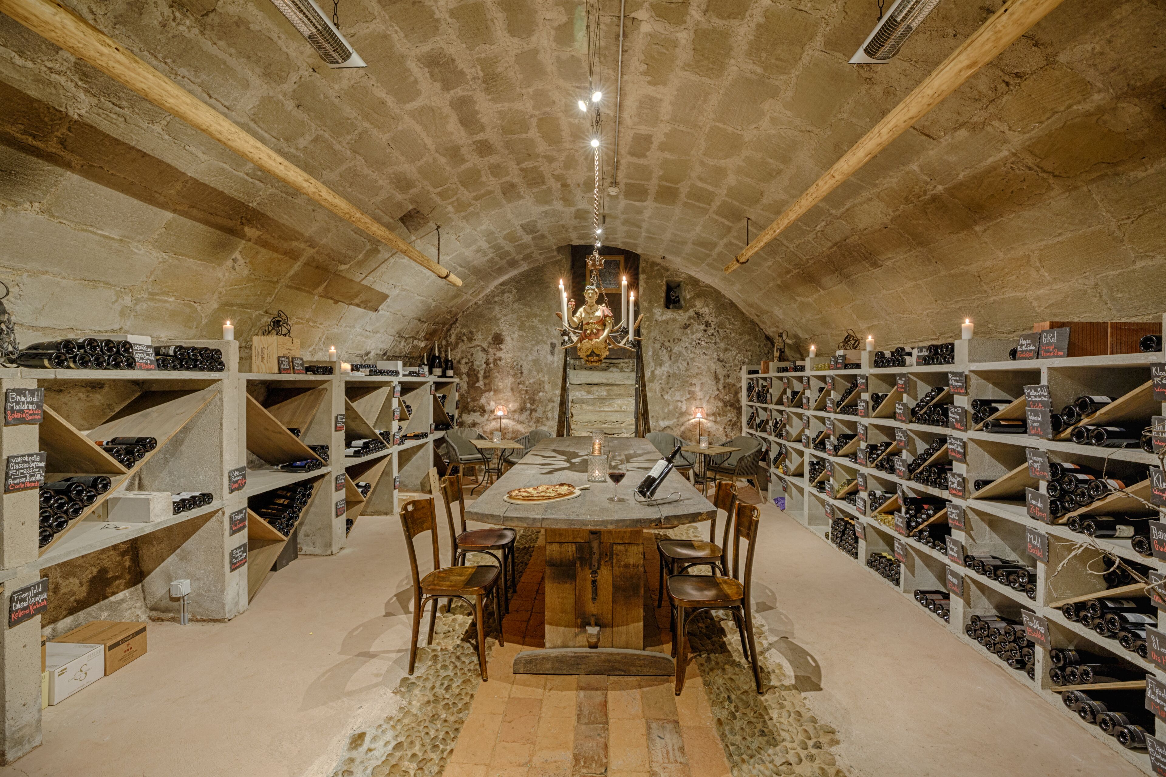 Se sirven desayunos, comidas, cenas y cocina regional 