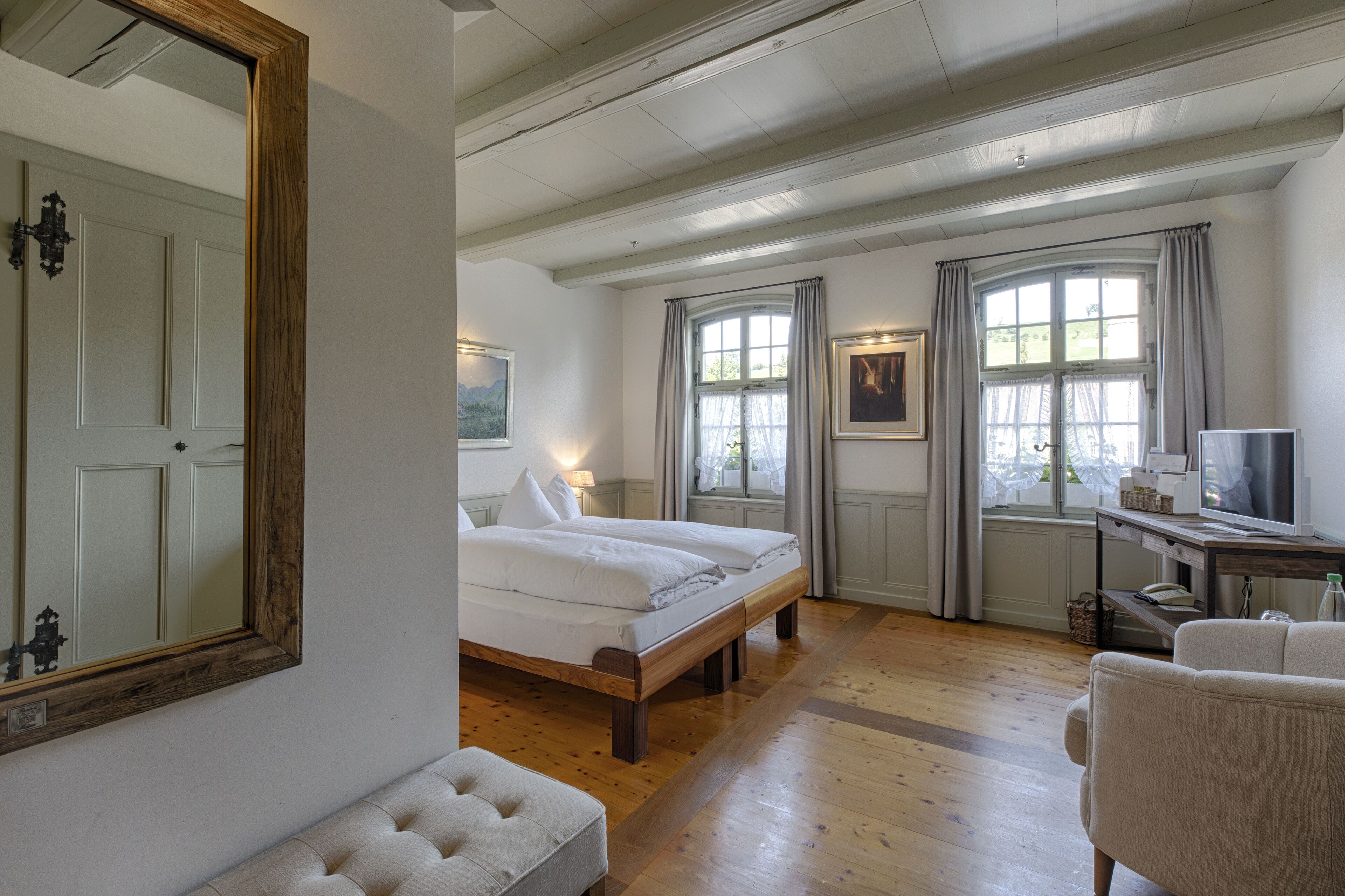 classic room | down duvets, in-room safe, free wifi, bed sheets