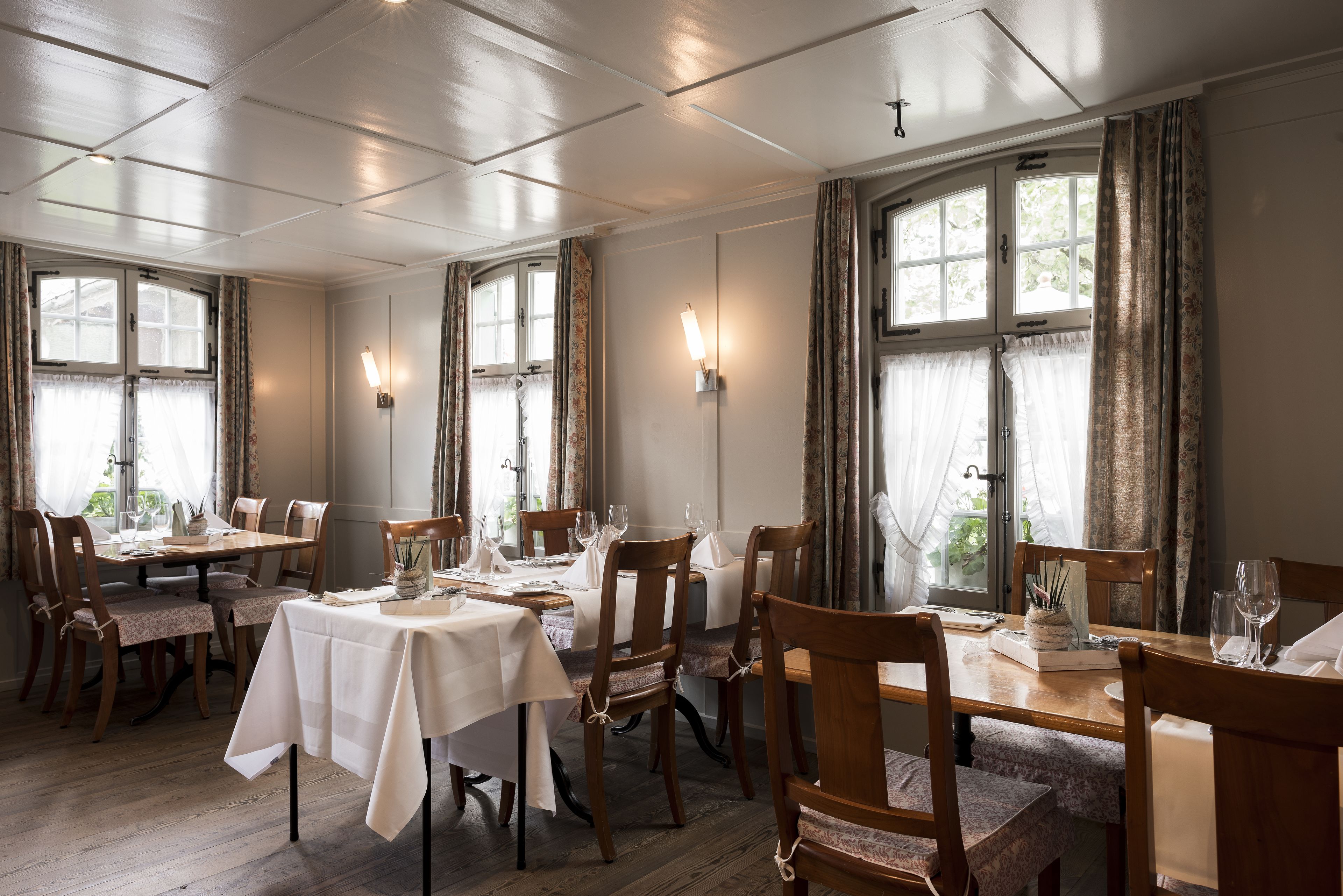 breakfast, lunch, dinner served; regional cuisine