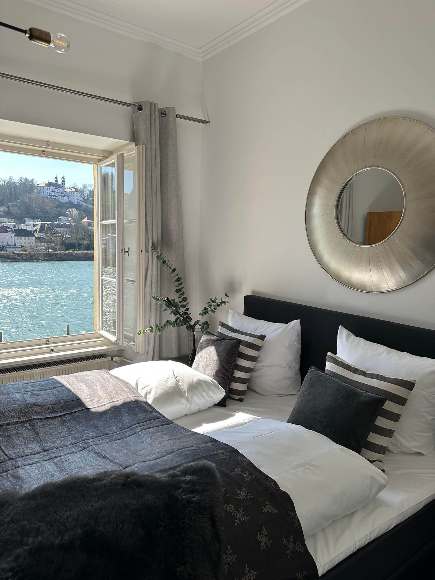 Habitación Confort doble | Ropa de cama hipoalergénica, minibar, decoración individual