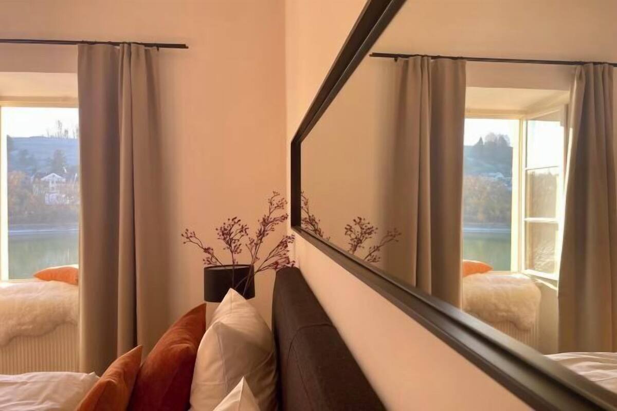 Hypo-allergenic bedding available, minibar, desk, blackout drapes