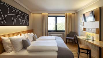 Basic-Doppelzimmer, 1 Doppelbett | Zimmersafe, Schreibtisch, VerdunkelungsvorhÀnge, kostenloses WLAN