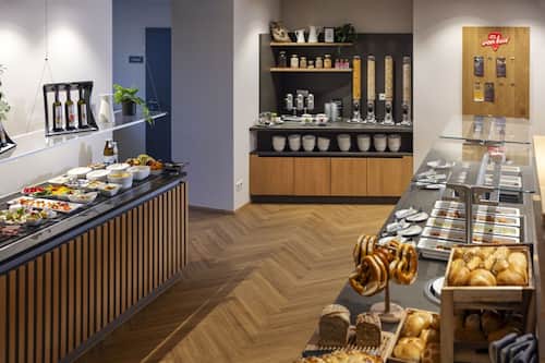Se ofrece un desayuno bufé todos los días (por un coste adicional)
