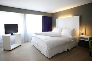 Hypo-allergenic bedding, pillow-top beds, in-room safe, soundproofing